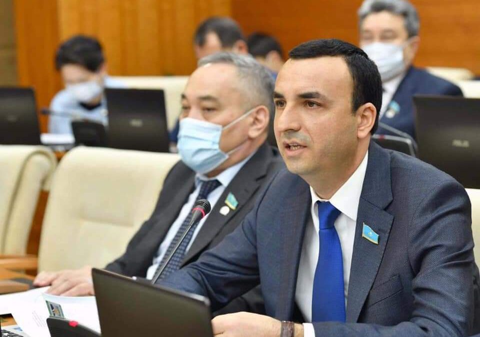Депутат Парламента РК Вакиль Набиев поднял вопросы к пунктам реализации договора ЕвразЭС