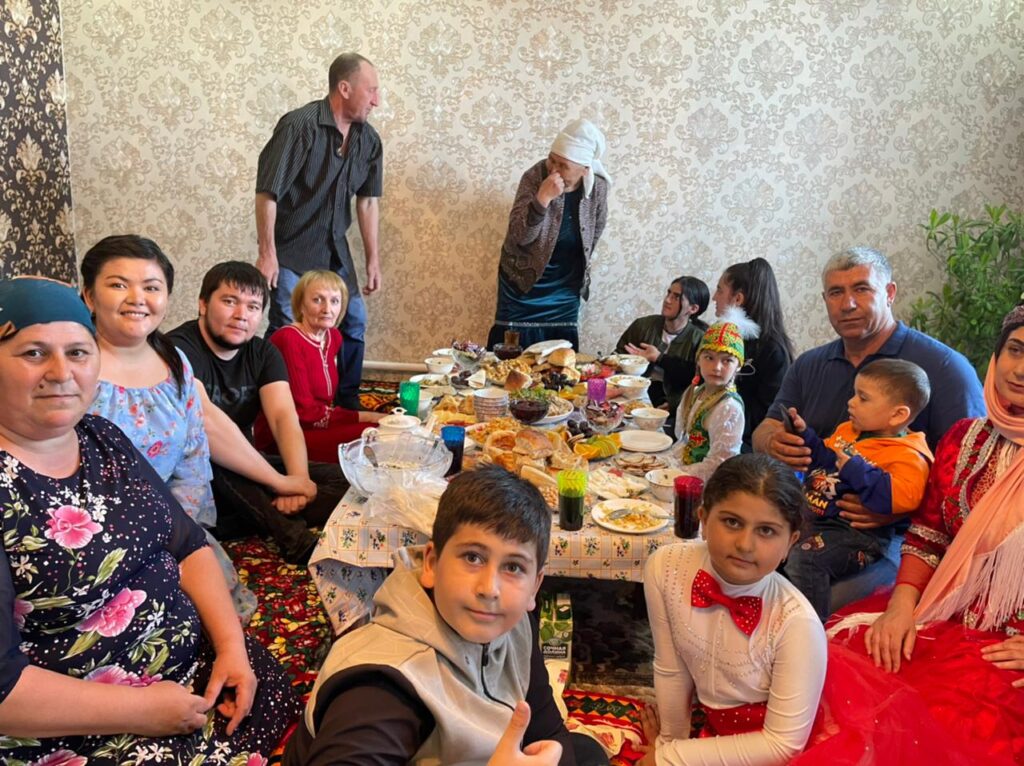 Активисты столичного филиала Ассоциации "Барбанг" курдов приняли участие в празднованиях Дня единства народа Казахстана