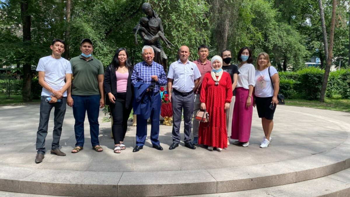 Член Правления Ассоциации «Барбанг» Жасым Османов принял участие в акции памяти жертвам голода и политических репрессий в Алматы