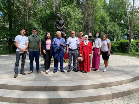 Член Правления Ассоциации "Барбанг" Жасым Османов принял участие в акции памяти жертвам голода и политических репрессий в Алматы