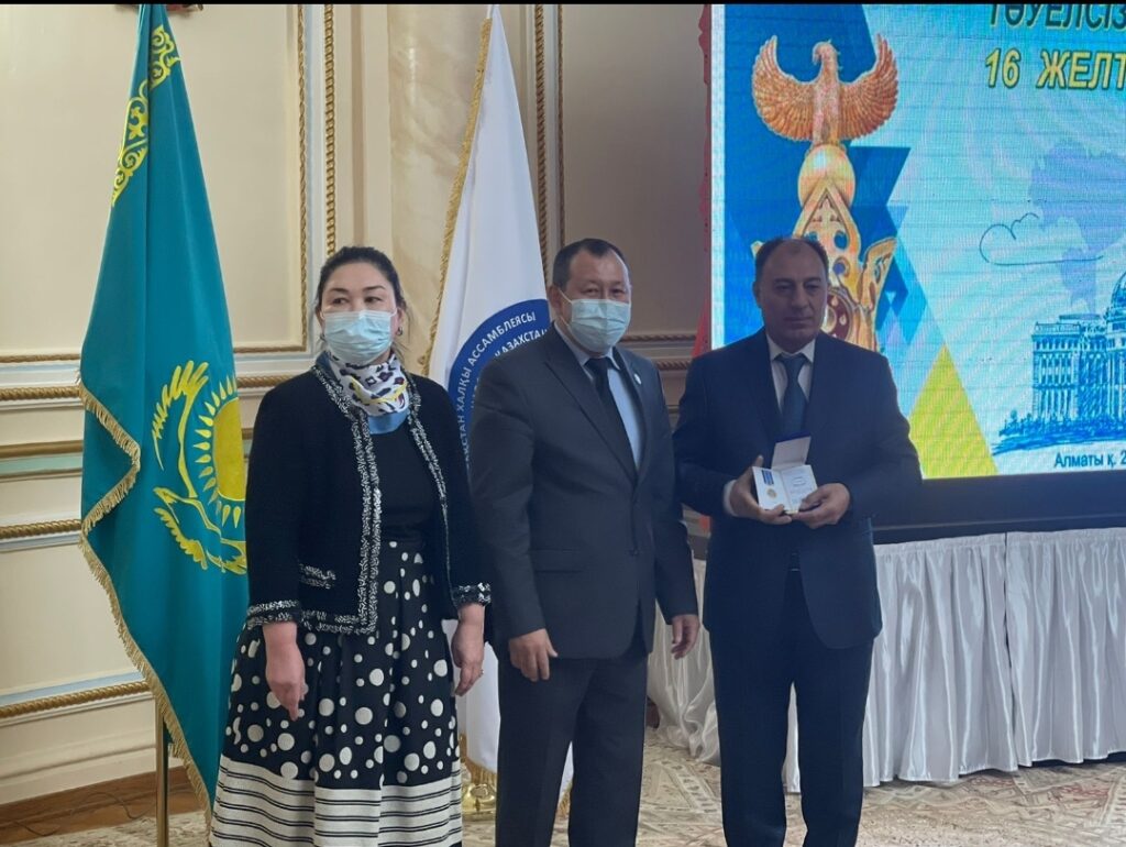 Ассоциация "Барбанг" поздравляет Гасана Алиева с награждением золотой медалью АНК "Бірлік"