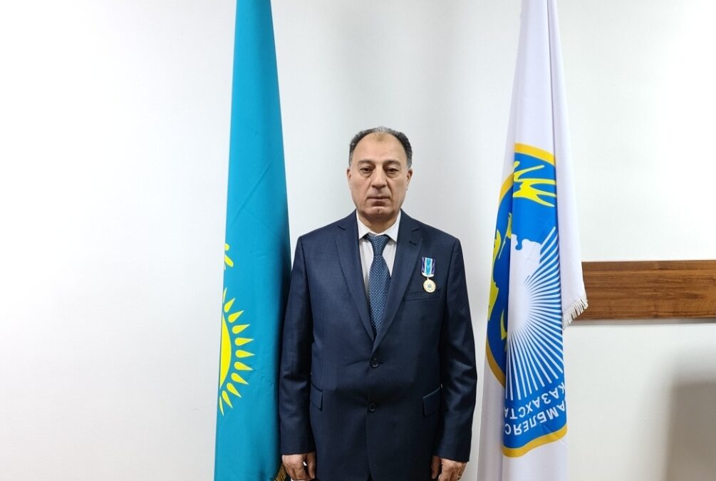 Ассоциация «Барбанг» поздравляет Гасана Алиева с награждением золотой медалью АНК «Бірлік»