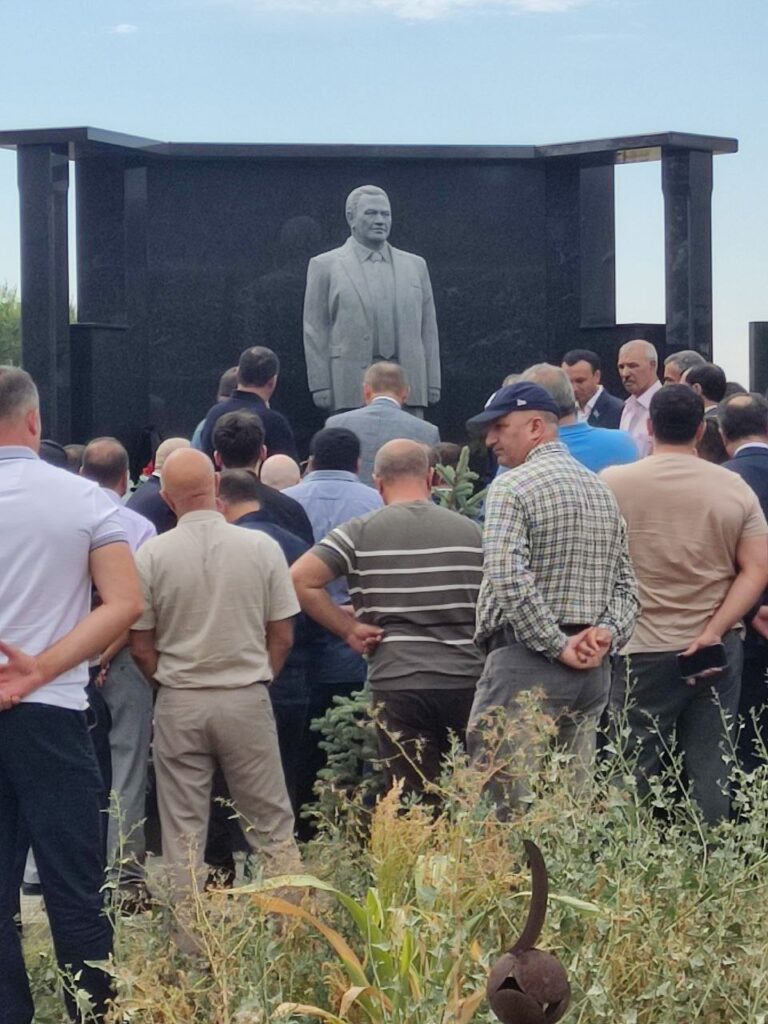 В Казахстане прошла церемония открытия памятника академику Князю Ибрагимовичу Мирзоеву