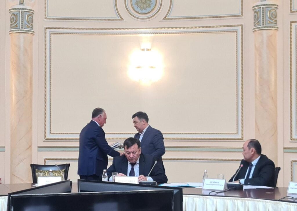 Министр Дархан Кыдырали встретился с руководителями этнокультурных объединений и СМИ АНК